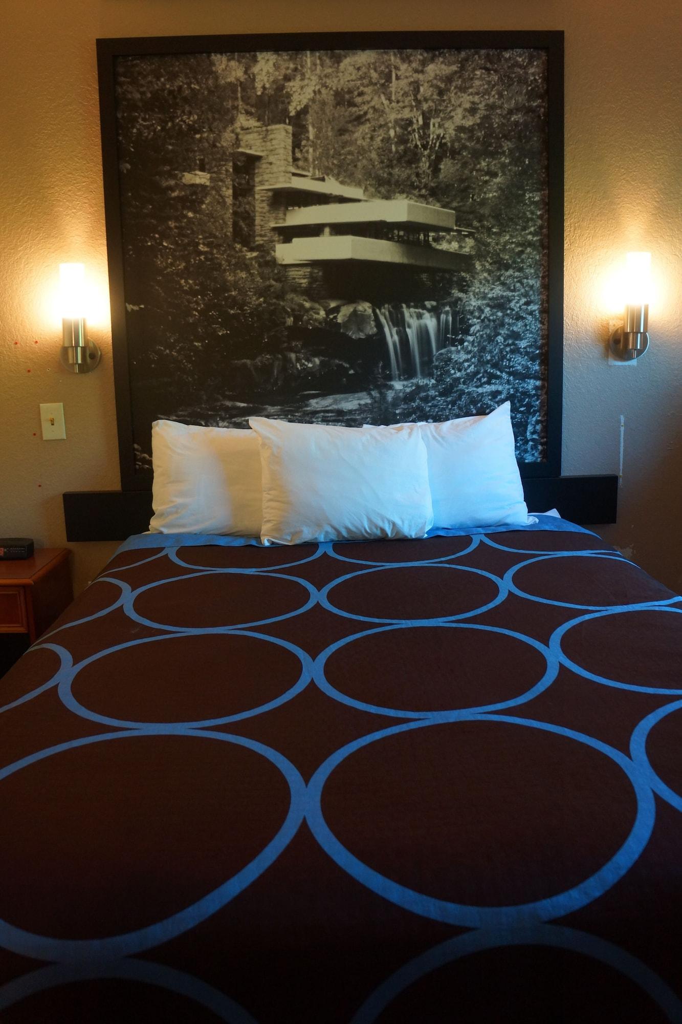 Super 8 By Wyndham Delmont Hotell Eksteriør bilde