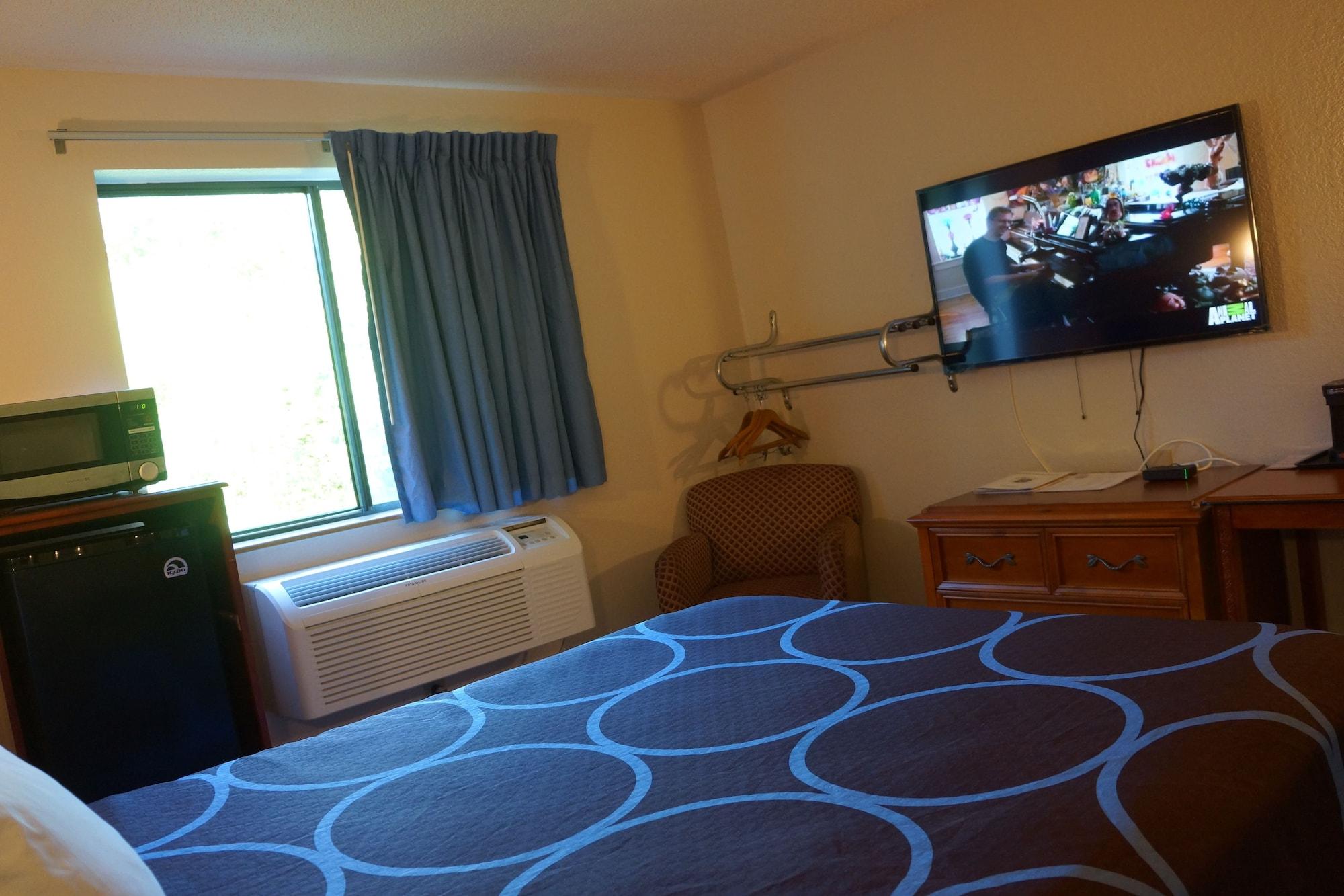 Super 8 By Wyndham Delmont Hotell Eksteriør bilde