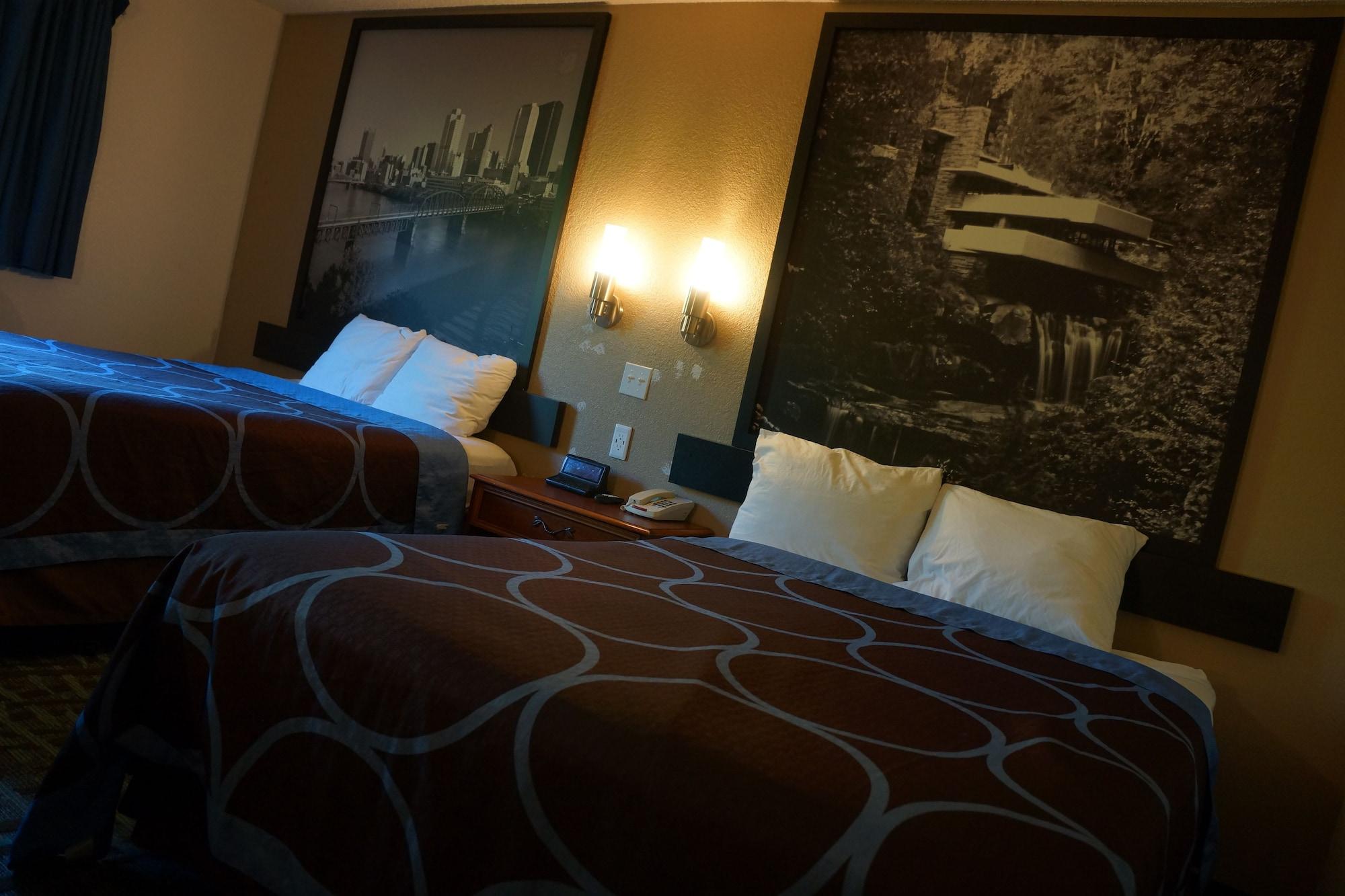 Super 8 By Wyndham Delmont Hotell Eksteriør bilde