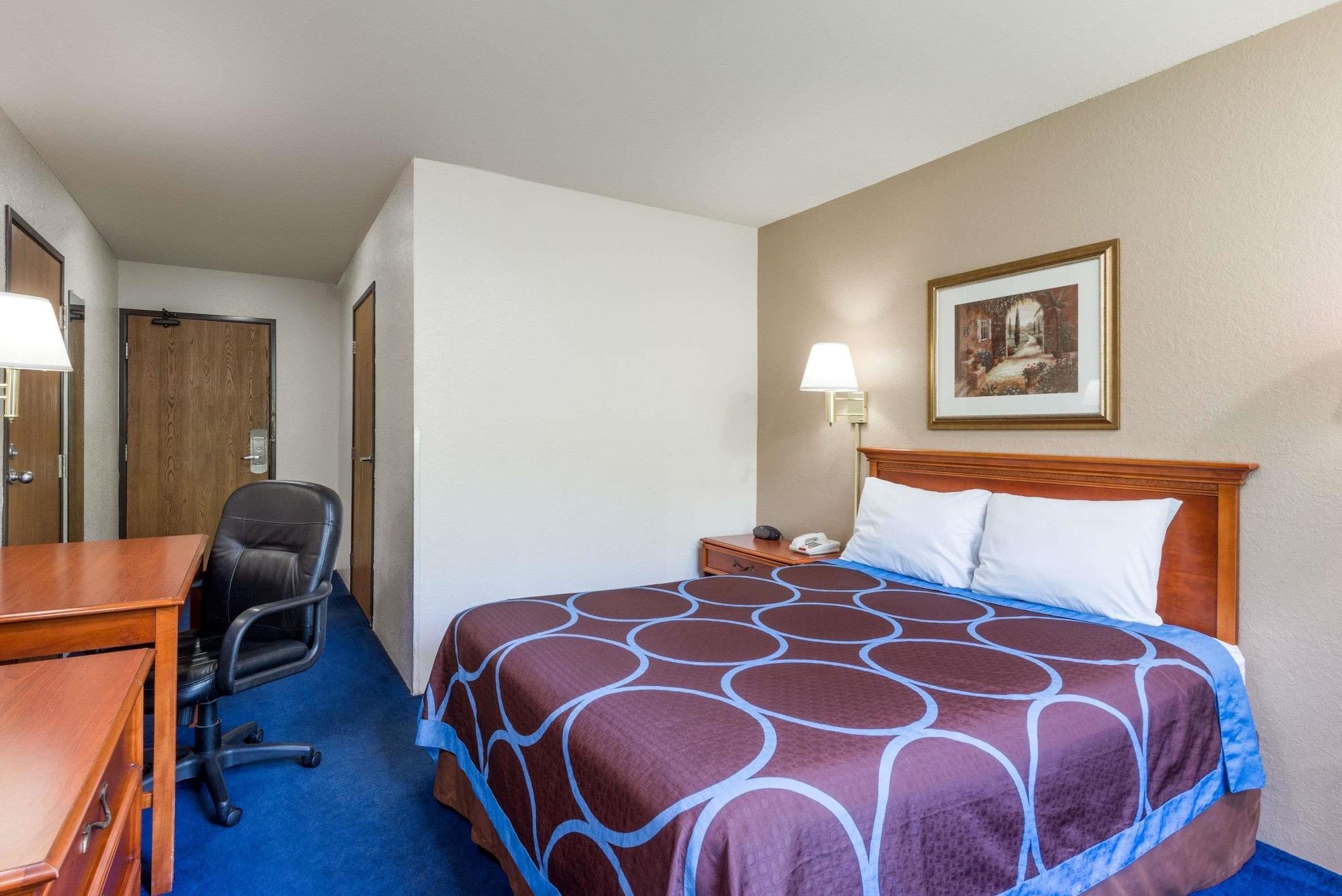 Super 8 By Wyndham Delmont Hotell Eksteriør bilde