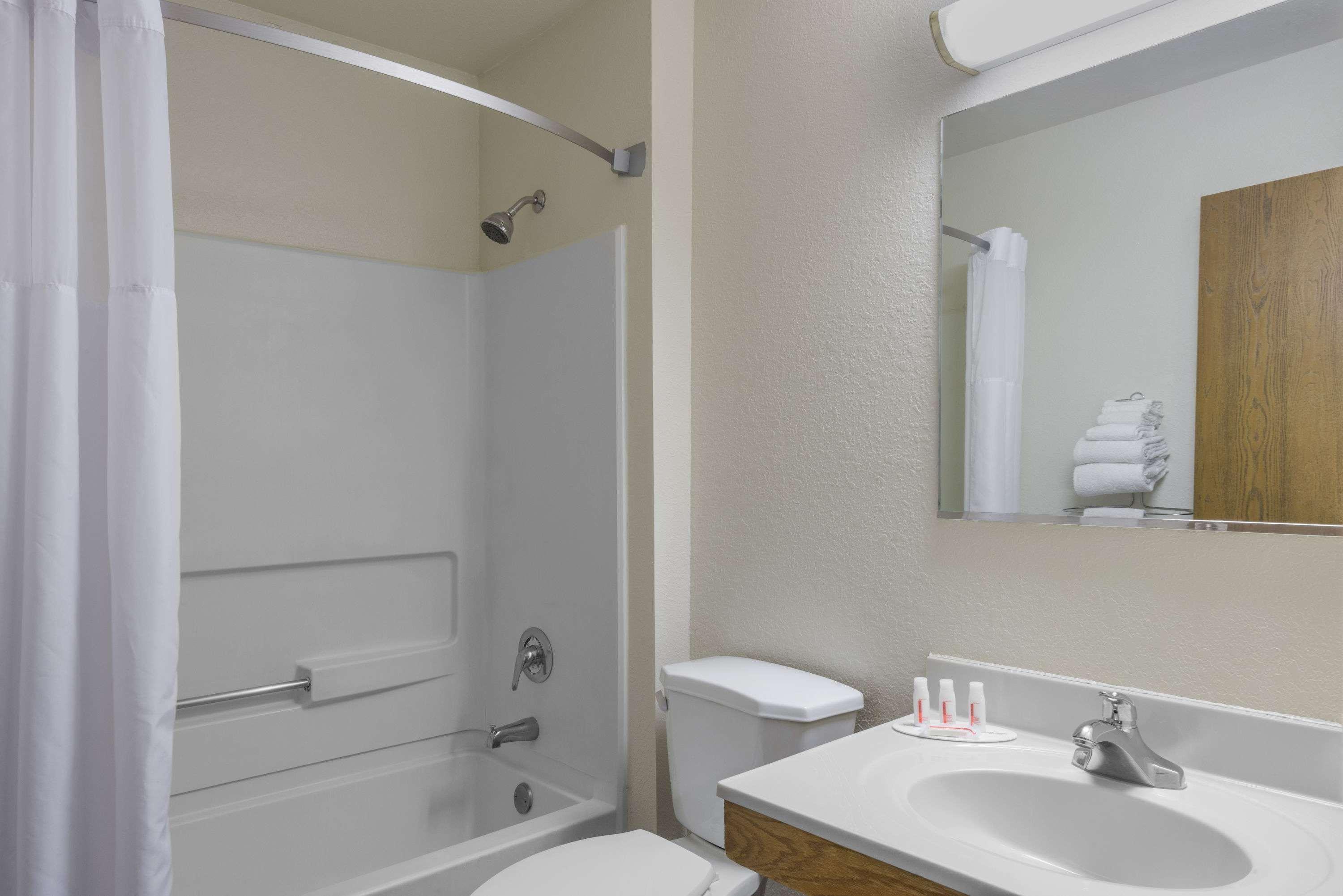 Super 8 By Wyndham Delmont Hotell Rom bilde